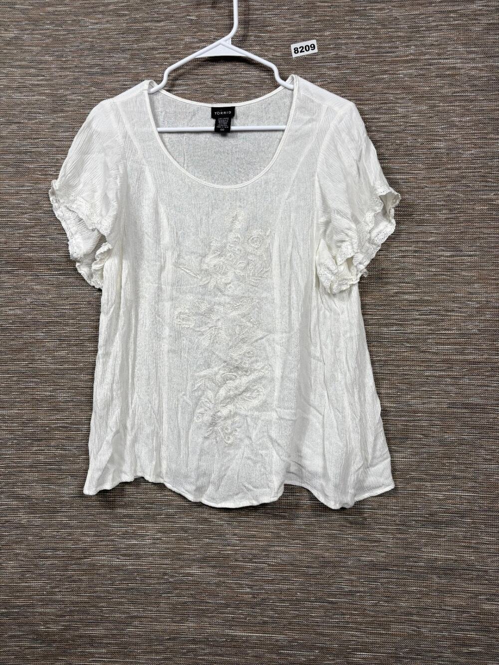 Torrid Lace Collar Flower Pattern Top Womens Size 00 (10) Ivory Short Sleeve